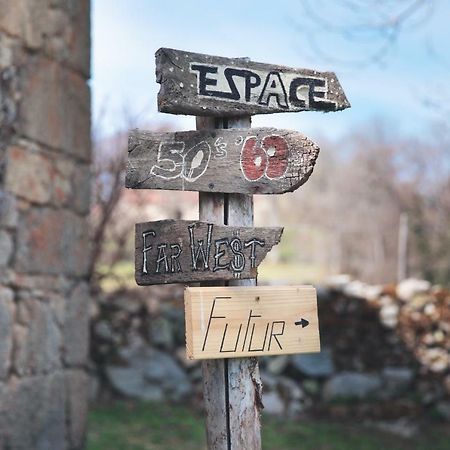 Voyage Spatio-Temporel Poussanges Buitenkant foto