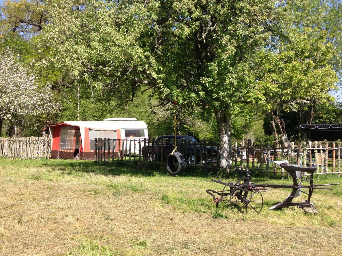 Voyage Spatio-Temporel Poussanges Buitenkant foto