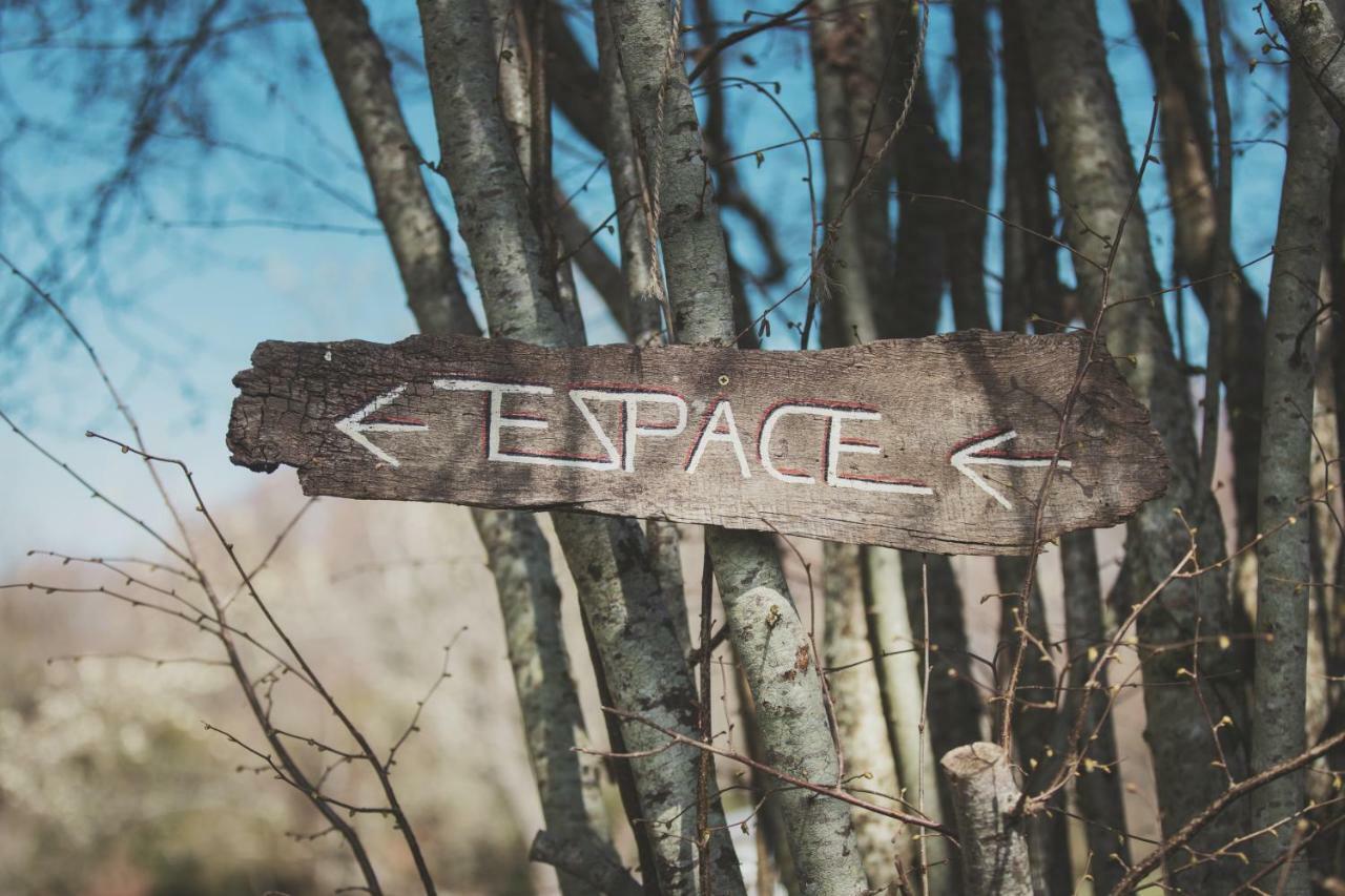 Voyage Spatio-Temporel Poussanges Buitenkant foto